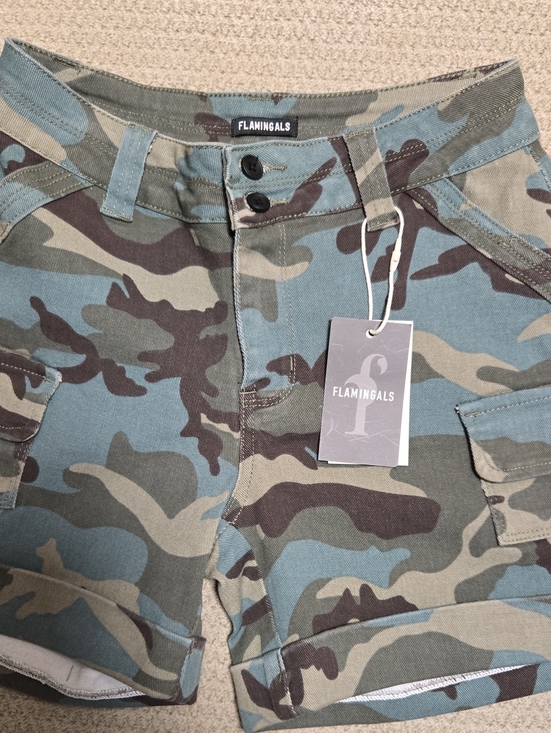 Flamingals Pants - NWT Flamingals Camo Shorts Size Small Womens